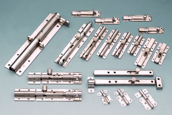 Alacer Mas, Stainless Steel Latches